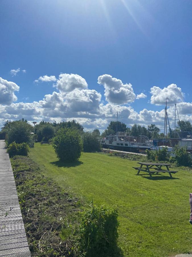 C'Est La Vie Houseboat Hotell Nederhorst den Berg Exteriör bild