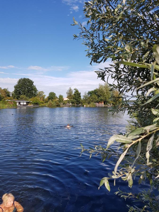 C'Est La Vie Houseboat Hotell Nederhorst den Berg Exteriör bild