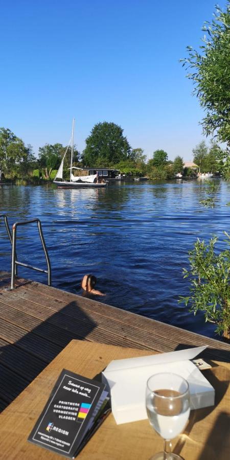 C'Est La Vie Houseboat Hotell Nederhorst den Berg Exteriör bild